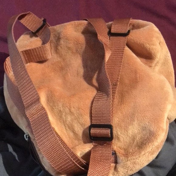 Incredibly Adorable Fuzzy Joey Baby Kangaroo children’s back pack - Picture 4 of 5